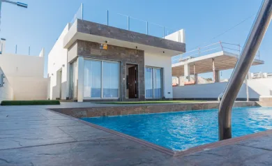 CONTEMPORARY VILLA NEXT TO THE GOLF COURSE