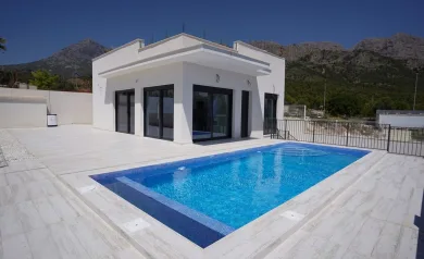 BRAND NEW VILLAS ON ONE LEVEL IN POLOP !!!