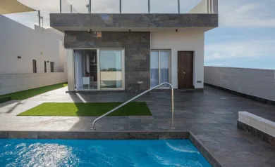 CONTEMPORARY VILLA NEXT TO THE GOLF COURSE