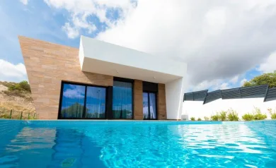 VILLA IN HIGH STANDING URBANIZATION