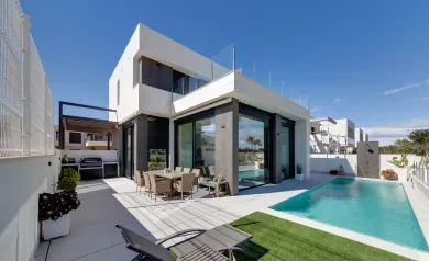 NEW BUILD VILLAS IN PILAR DE LA HORADADA ON THE GOLF COURSE