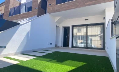 New Build Bungalows in Lo Pagán: Modern Living Near the Beach