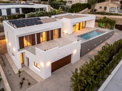 Ny moderne villa nær La Fustera-stranden på Benissa-kysten mellom Calpe og Moraira