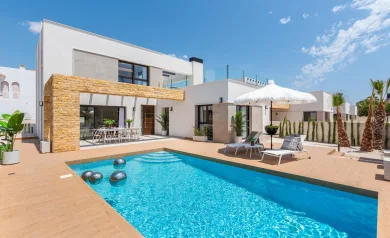 Ny villa i Ciudad Quesada - med privat hage og svømmebasseng