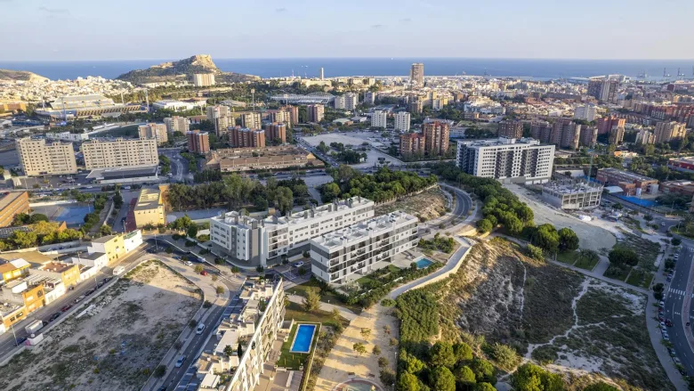 Planskisse — Newly built residential in San Agustin, Alicante, with stunning views of the city and the sea.