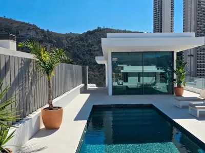Luksuriøse nye villaer i Rincón de Loix, Benidorm, med privat basseng