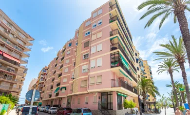 Sjekk beliggenheten! Leilighet med 3 soverom kun 25 meter fra Playa del Cura, Torrevieja